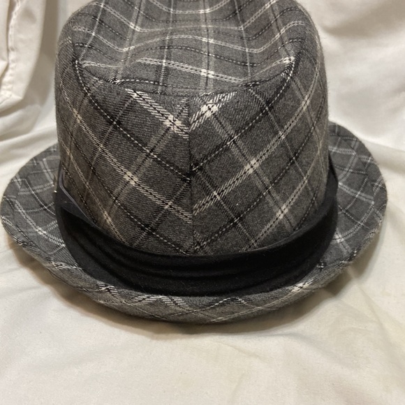 S/M Plaid Hat by JFK Headwear with side studs clean - Picture 6 of 6